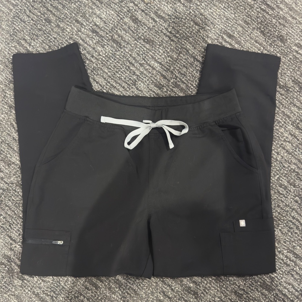 🩺Women’s Figs Black Yola scrub Pants. Size LP🩺